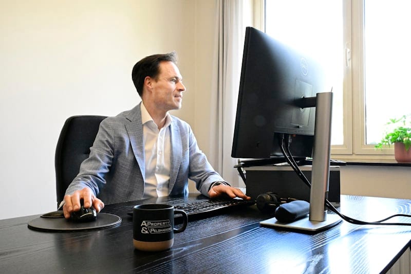 How to Write a Board-Ready Executive Resume: A Complete Guide for Senior Leaders 1 Senior leader reviewing a board-ready executive resume before a boardroom interview